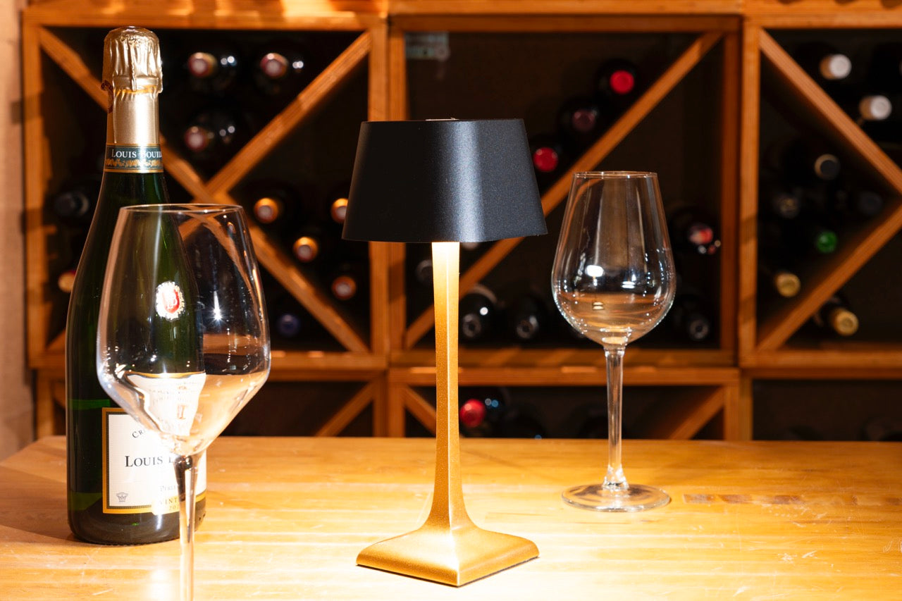 A CA MIA GLAPHYRA ORO E NERO. Lampada da Tavolo Led Ricaricabile Senza Fili.