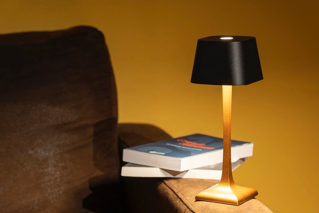 A CA MIA GLAPHYRA ORO E NERO. Lampada da Tavolo Led Ricaricabile Senza Fili.