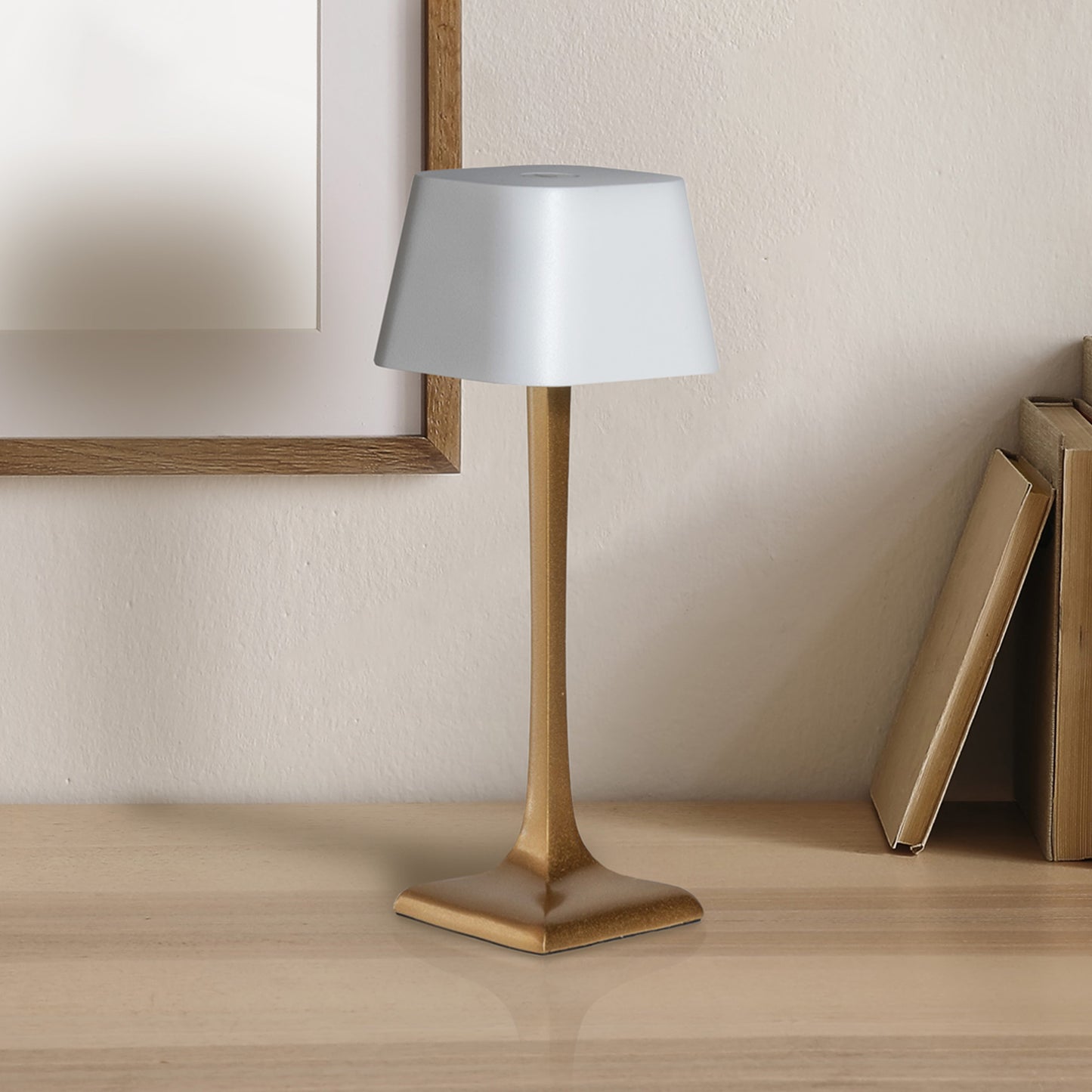 A CA MIA GLAPHYRA ORO E BIANCA. Lampada da Tavolo Led Ricaricabile Senza Fili.